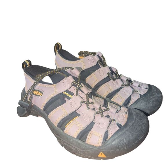 🛍️Keen Gray and Black Outdoor Sandals with Closed Toe Design - Picture 1 of 4